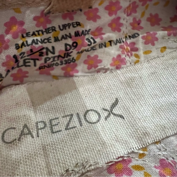 Ballet shoes - Picture 3 of 3